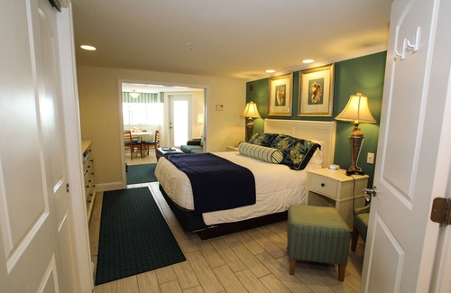 Bass River Hotel | Ocean Club on Smuggler's Beach