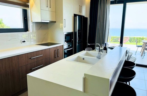 Maleme House | Ocean Crest Villa 10PL 4BD 3BA. 3min to beach