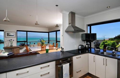 Stepneyville House | Ocean Dreaming - Nelson Waterfront
