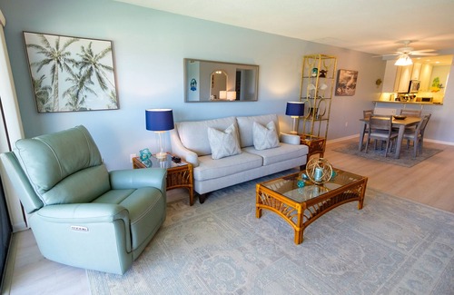 Central Beach Condo | Ocean Drive Oasis in Vero Beach - 2br/2ba - mere steps to everything!
