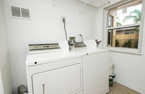 Lauderdale-by-the-Sea Apartment | Ocean Flats 1 - Lauderdale-by-the-Sea