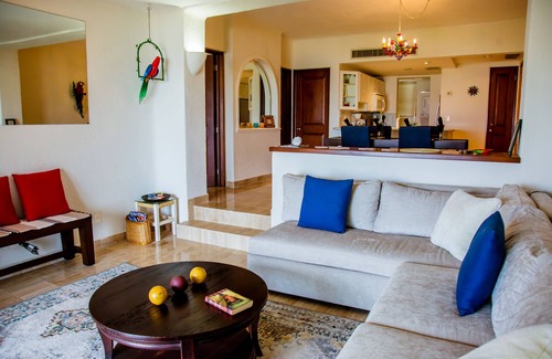 San Jose del Cabo Condo | Ocean Front 2 Bedroom Condo w/Resort Pool Access