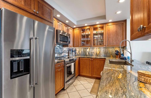 Historic Kailua Village Condo | 🏖️Ocean Front | AC | Fantastic Location - Walk To Kona Town