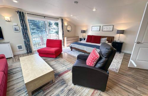 Yachats Apartment | Ocean Front, Agate at Oregon House, Stairs to the Beach!
