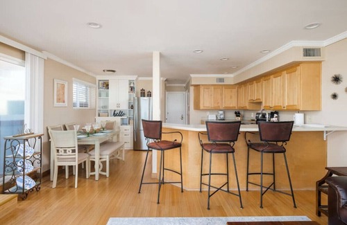 Central Mission Beach Condo | Ocean Front Beach Get Away w/AC!