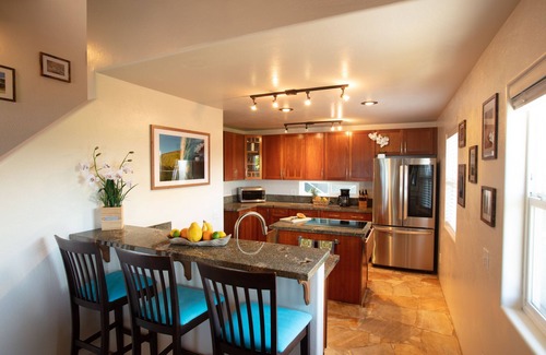 Kahaluu Bay House | Ocean Front Beach House located only steps from the water!