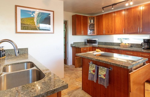 Kahaluu Bay House | Ocean Front Beach House located only steps from the water!