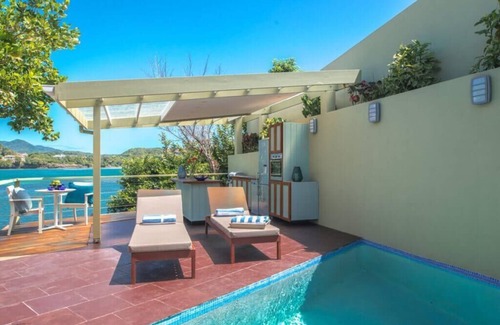 Fort Jeudy Villa | Ocean Front Cliffside - 1 Bedroom Villa with pool