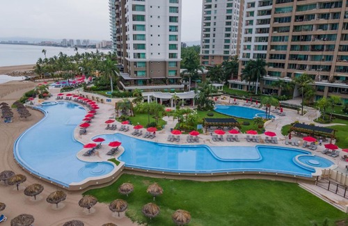 South Hotel Zone Apartment | Ocean Front Condo Sleeps 4 Adults-Grand Venetian T3000-1606