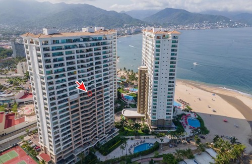 South Hotel Zone Apartment | Ocean Front Condo Sleeps 4 Adults-Grand Venetian T3000-1606