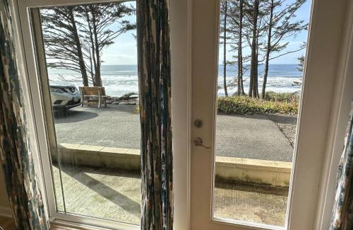 Yachats Apartment | Ocean Front Condo, Pelican at Oregon House, Stairs to the Beach!