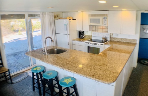 Chatham Condo | Ocean-Front Condo Sleeps 6 (Light-filled end unit facing Ocean on Starfish Ln)!