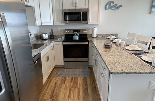 Hampton Condo | Ocean front condo with beautiful beach view furnished family vacation condo.