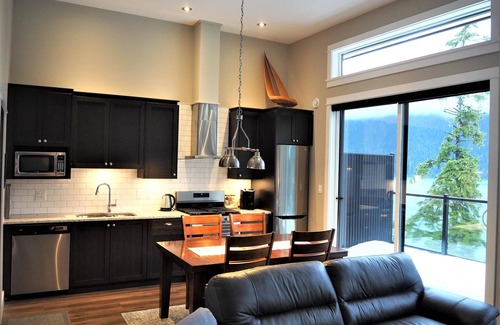 Port Renfrew Cottage | Ocean front cottage overlooking the bay of Port San Juan