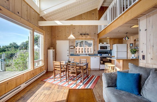 Yachats House | Ocean Front Cottage On Miles Of Sandy Beach Near Yachats!
