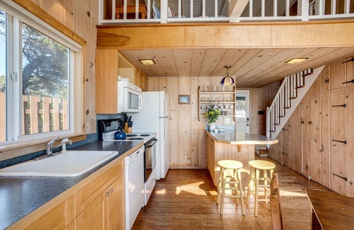 Yachats House | Ocean Front Cottage On Miles Of Sandy Beach Near Yachats!