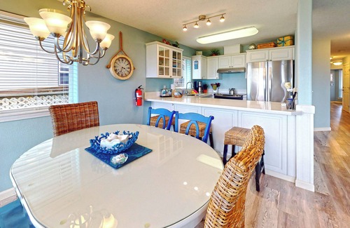 Seaside Condo | OCEAN FRONT: DEJA BLUE: Seaside Vacation Homes, Inc Managed