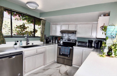La Selva Beach House | Ocean front family & pet friendly charming cozy cottage with beach access.