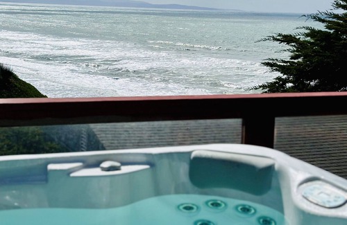 La Selva Beach House | Ocean front family & pet friendly charming cozy cottage with beach access.