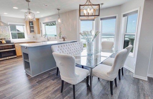 Oregon Coast House | Ocean Front Home! Sleeps 12! Five Bedrooms + Guest Cottage! Hot Tub!