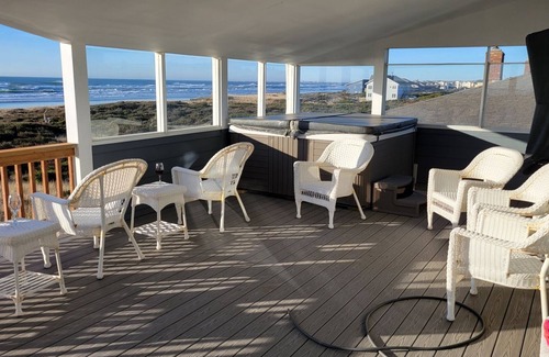 Westport House | Ocean Front House, Beach, View, Hot Tub- NO PETS INSIDE - 200FT WALK TO BEACH