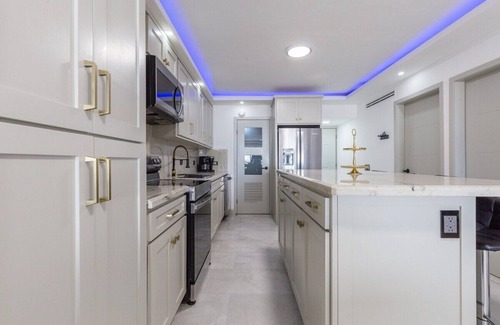Laguna Shores Condo | Ocean Front King Suites/Sleeps12/POOLS/WI-FI