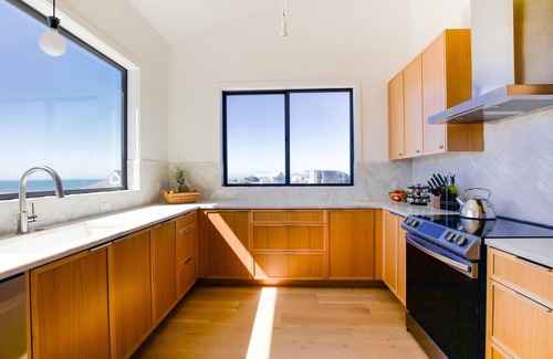 Bandon House | Ocean Front Luxury Home, Pearl of the Sea, Hot Tub! Pets OK! Incredible Views!