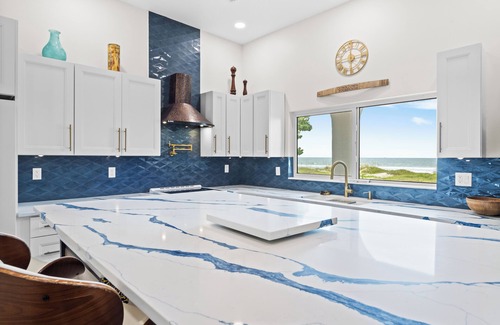 Cocoa Beach House | ⭐️⭐️Ocean front Luxury Hacienda with pool, pet friendly 5⭐️🏖️