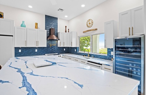 Cocoa Beach House | ⭐️⭐️Ocean front Luxury Hacienda with pool, pet friendly 5⭐️🏖️
