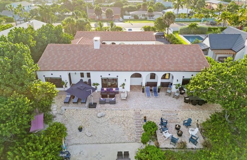 Cocoa Beach House | ⭐️⭐️Ocean front Luxury Hacienda with pool, pet friendly 5⭐️🏖️
