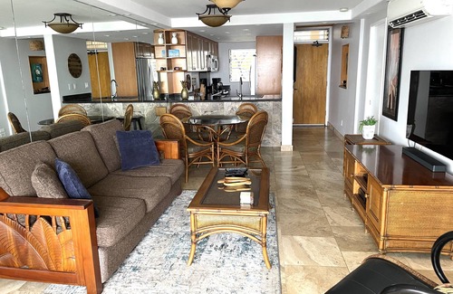 Kihei Condo | Ocean Front Renovated 2 BR/BA Luxury Condo w/A/C . 2nd Floor Unobstructed View