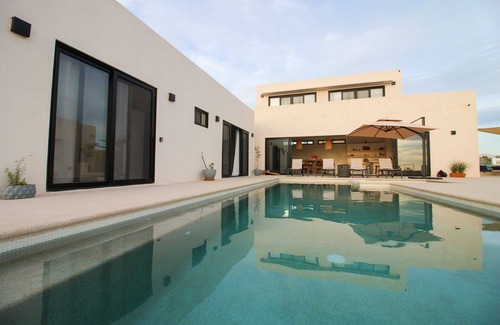 Todos Santos House | Ocean Front, Retreat house w/private pool/hot tub-5min from the beach
