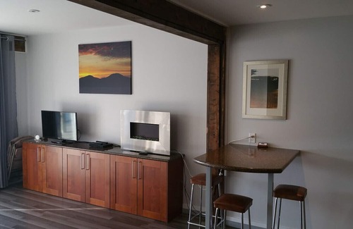 Gibsons House | Ocean Front Retreat in the heart of Gibsons BC