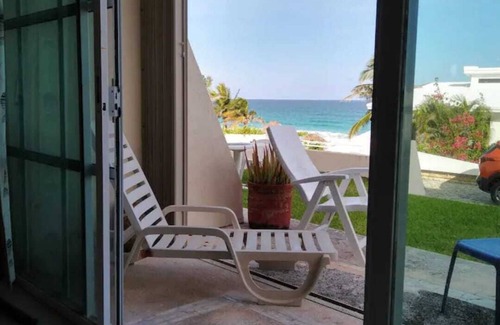 Zona Hotelera Condo | Ocean Front Roomy Caribbean Condo