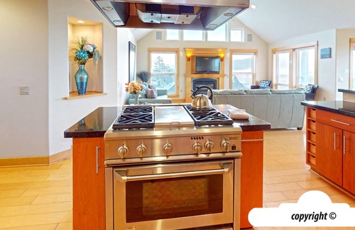 Seaside House | OCEAN FRONT: SEAVIEW PENTHOUSE: Seaside Vacation Homes, Inc Managed