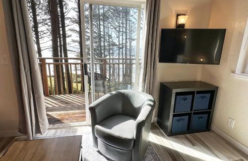 Yachats Apartment | Ocean Front, Serenity at Oregon House, Stairs to the Beach!