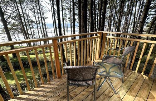 Yachats Apartment | Ocean Front, Serenity at Oregon House, Stairs to the Beach!