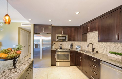 Honokowai Apartment | Ocean Front Studio , perfect for a romantic getaway .
