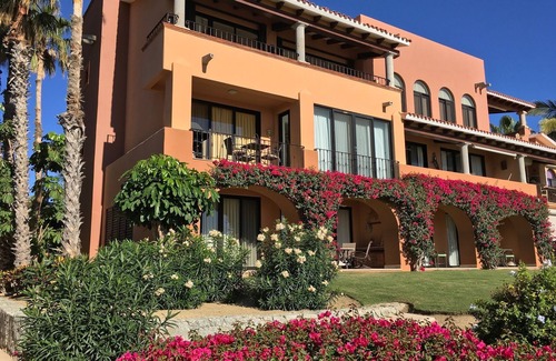 San Jose del Cabo Condo | Ocean Front Two Bedroom W/Spectacular View Plus Free Parking & wifi