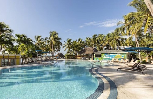 Islamorada Cottage | Ocean Front Unit In Islamorada | Enjoy Scenic Walks on Private Beach