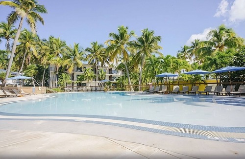 Islamorada Cottage | Ocean Front Unit In Islamorada | Enjoy Scenic Walks on Private Beach