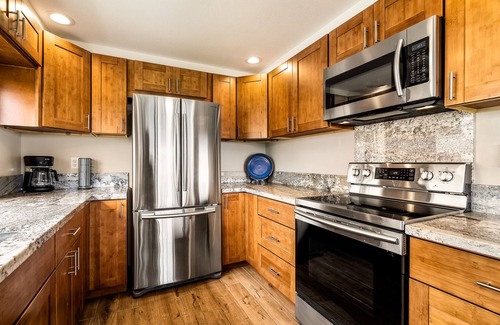 Keauhou Condo | Ocean & Golf View Loft-Condo with WiFi, Lanai, Grill, Full Kitchen, Pool/Spa