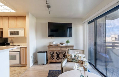 Monterey Condo | Ocean Harbor 312 - Monterey Condo - Beachfront Monterey Bay