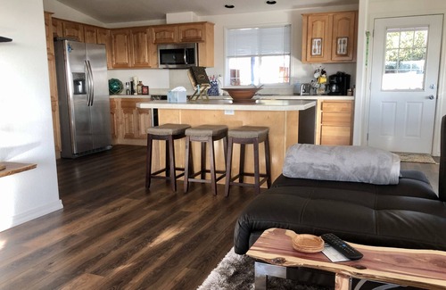 Brookings Villa | Ocean/Harbor/RiverVIEWS HotTuB-EV-Luxury-Pets AHOY!