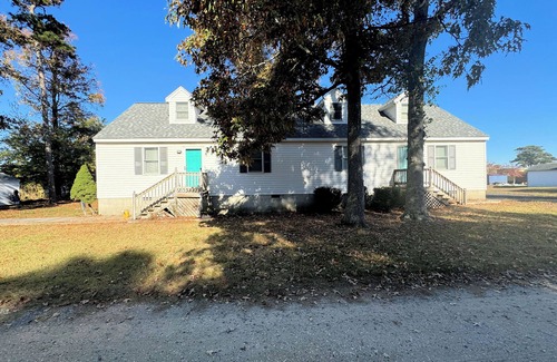 Chincoteague House | Ocean House 2 - duplex -Newly renovated. 3BR, 2 Bath duplex with back deck.