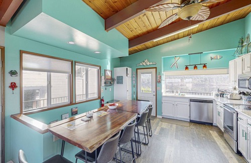 Rockaway Beach House | Ocean & Lake View Home w/Private Hot Tub - 1/2 Block to Beach, Dogs OK