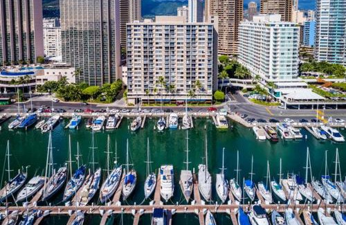 Waikiki Apartment | Ocean & Marina View Suite