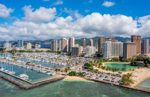 Waikiki Apartment | Ocean & Marina View Suite