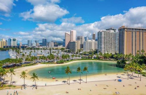 Waikiki Apartment | Ocean & Marina View Suite