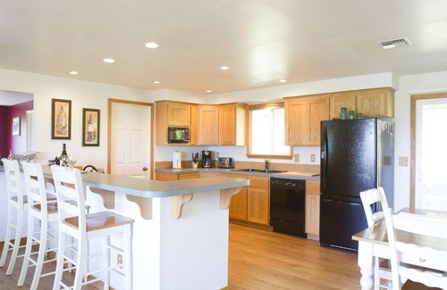 Coupeville House | Ocean & Mountain views, Large Open Floor-plan, Family, Kid, and Pet friendly